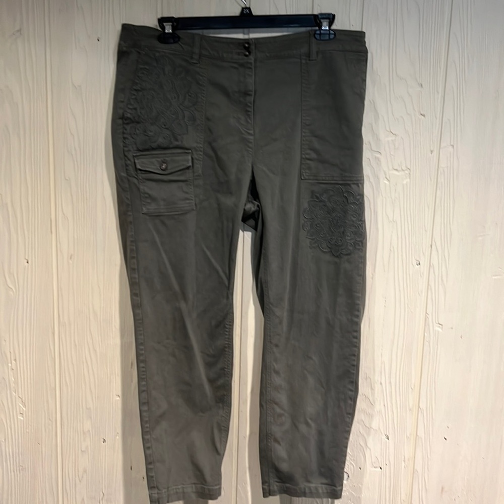 J JILL OLIVE CROP/ ANKLE PANTS SIZE 20 with embroidered embellishment
